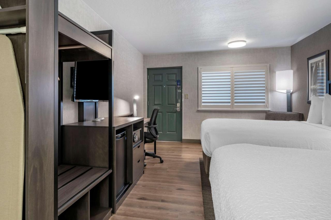 Best Western Plus Hilltop Inn Redding Esterno foto