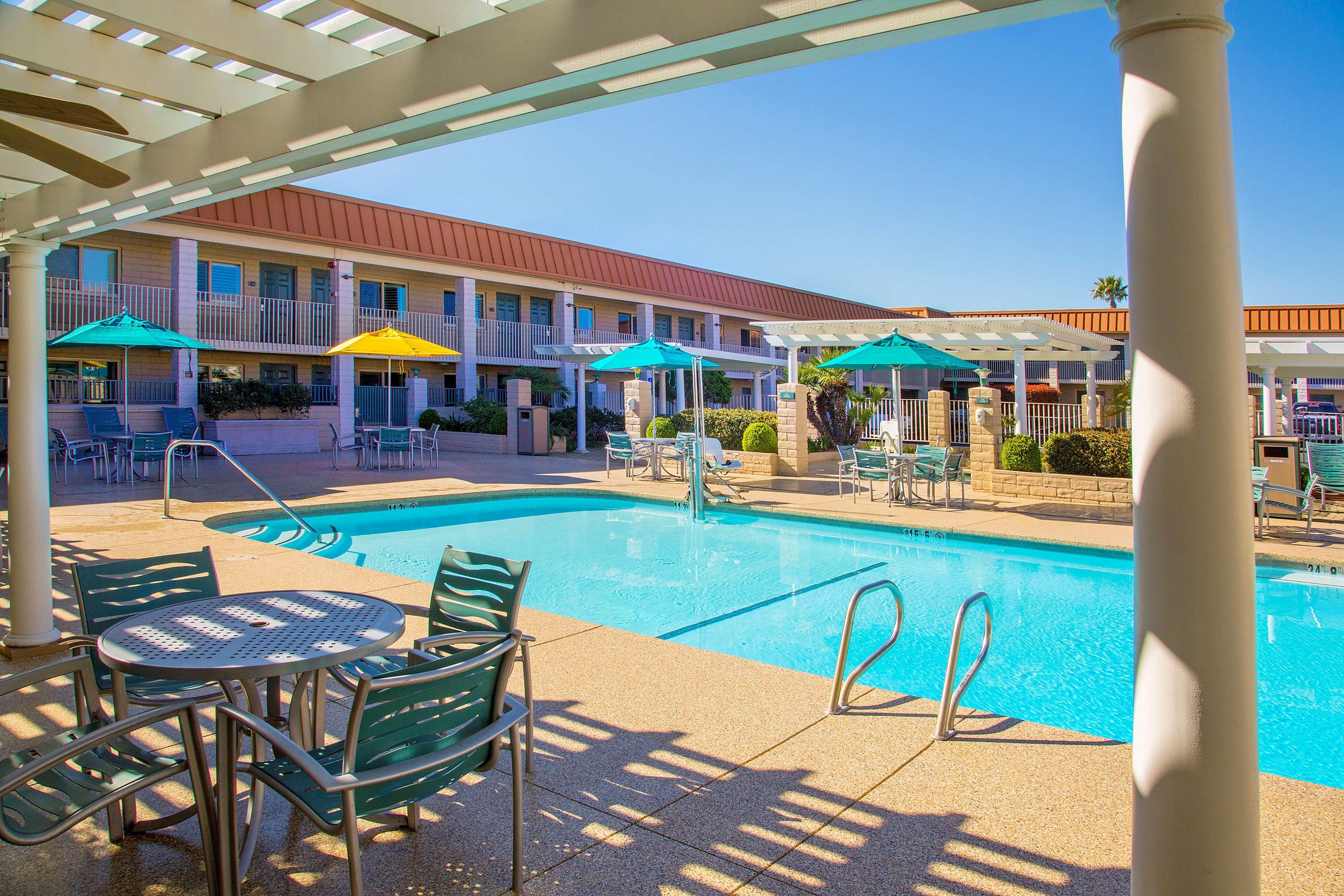 Best Western Plus Hilltop Inn Redding Esterno foto